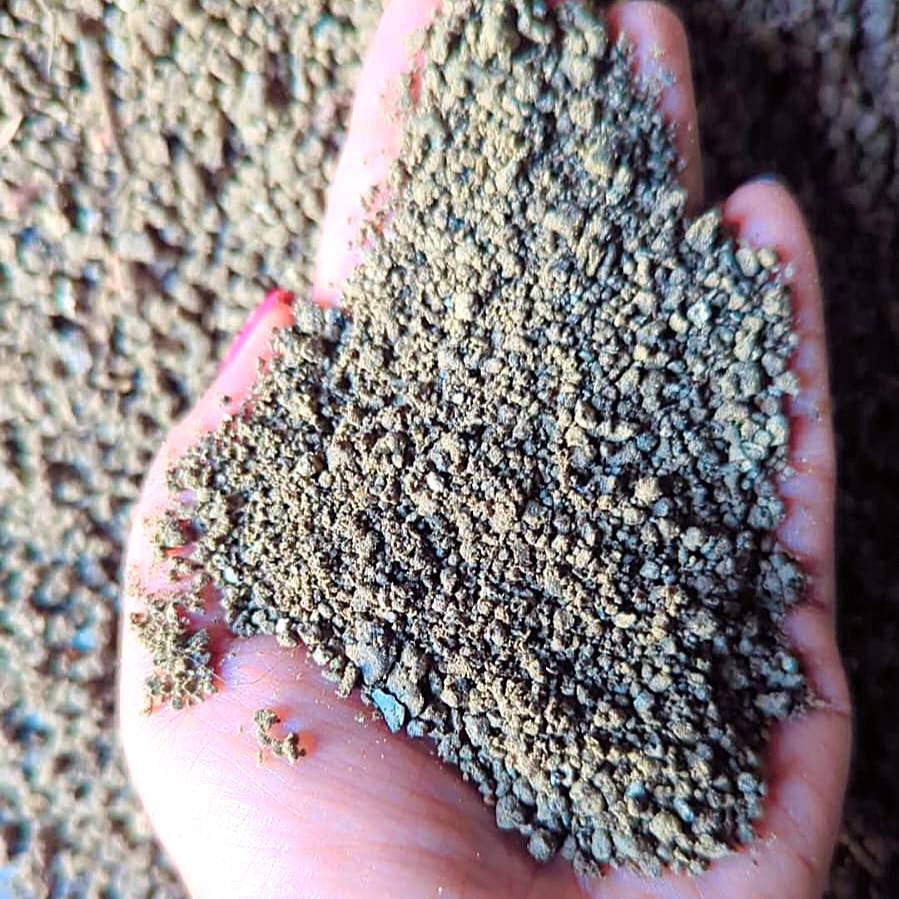 বেলে দোআঁশ মাটি (Sandy Loam Soil):মিনিমাম ৫ কেজি নিতে হবে ।